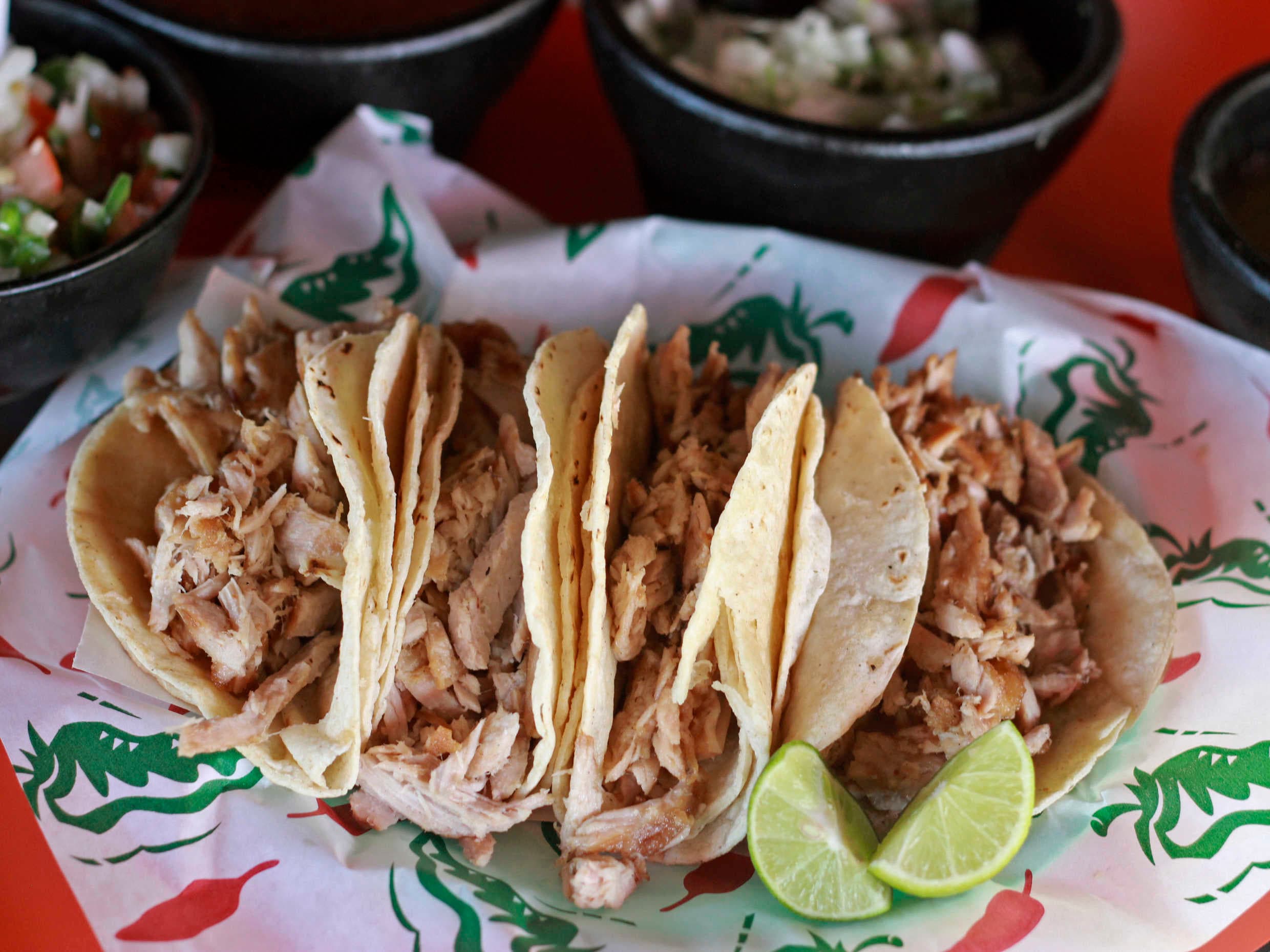4 Carnes Jugosas con Doble Tortilla y Salsa