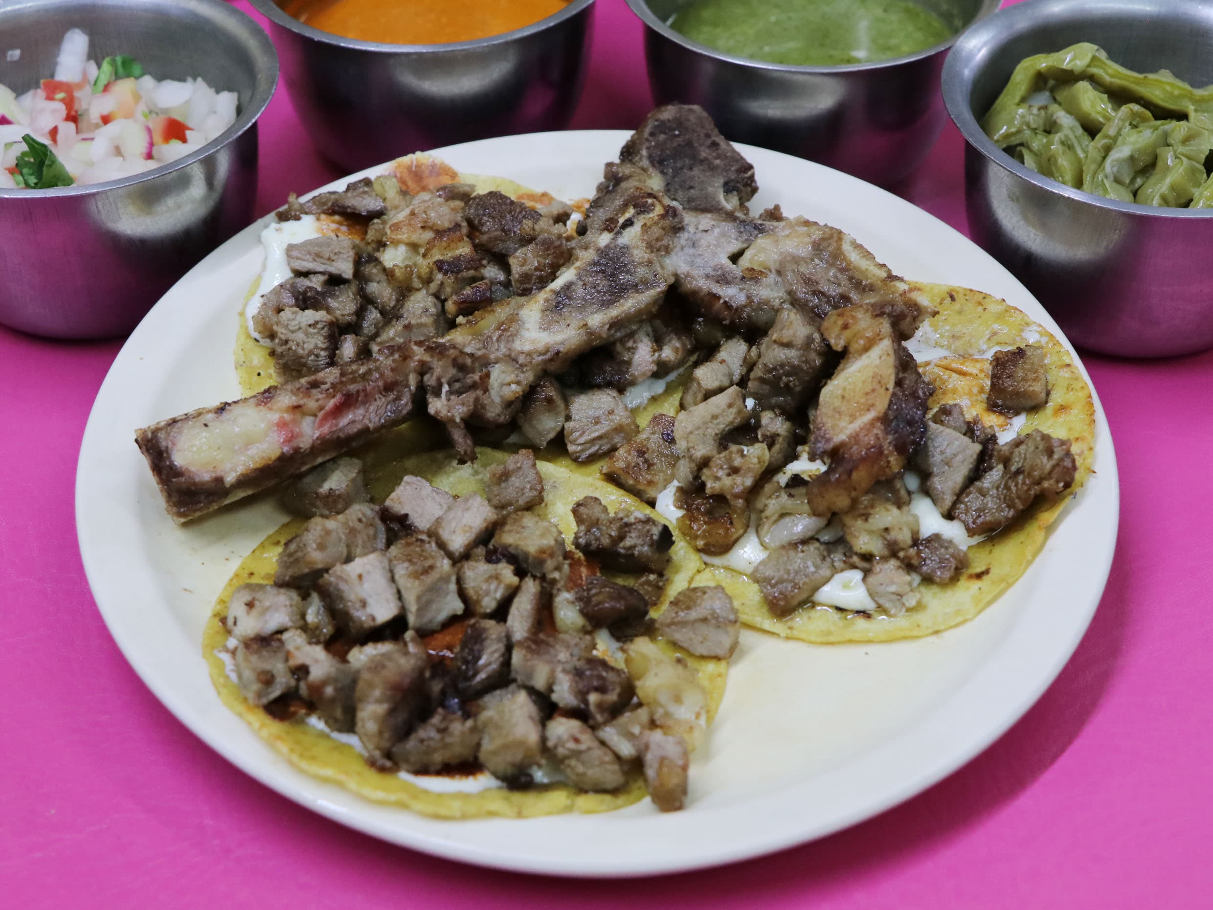 Taco de Costilla con Queso