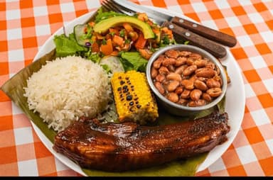 Casado con Costilla con Salsa BBQ