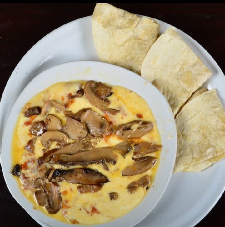 Queso Con Champiñones