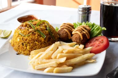 Arroz Paisa + Croquetas de Pollo + Papas + Gaseosa
