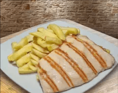 Pechuga con Papas y Ensalada Cocida