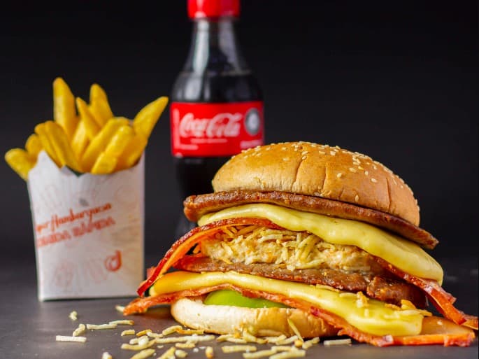 Hamburguesa Especial + gaseosa + papas