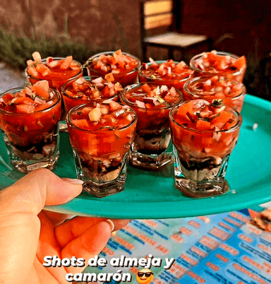 Shots de Almeja China y Camarón