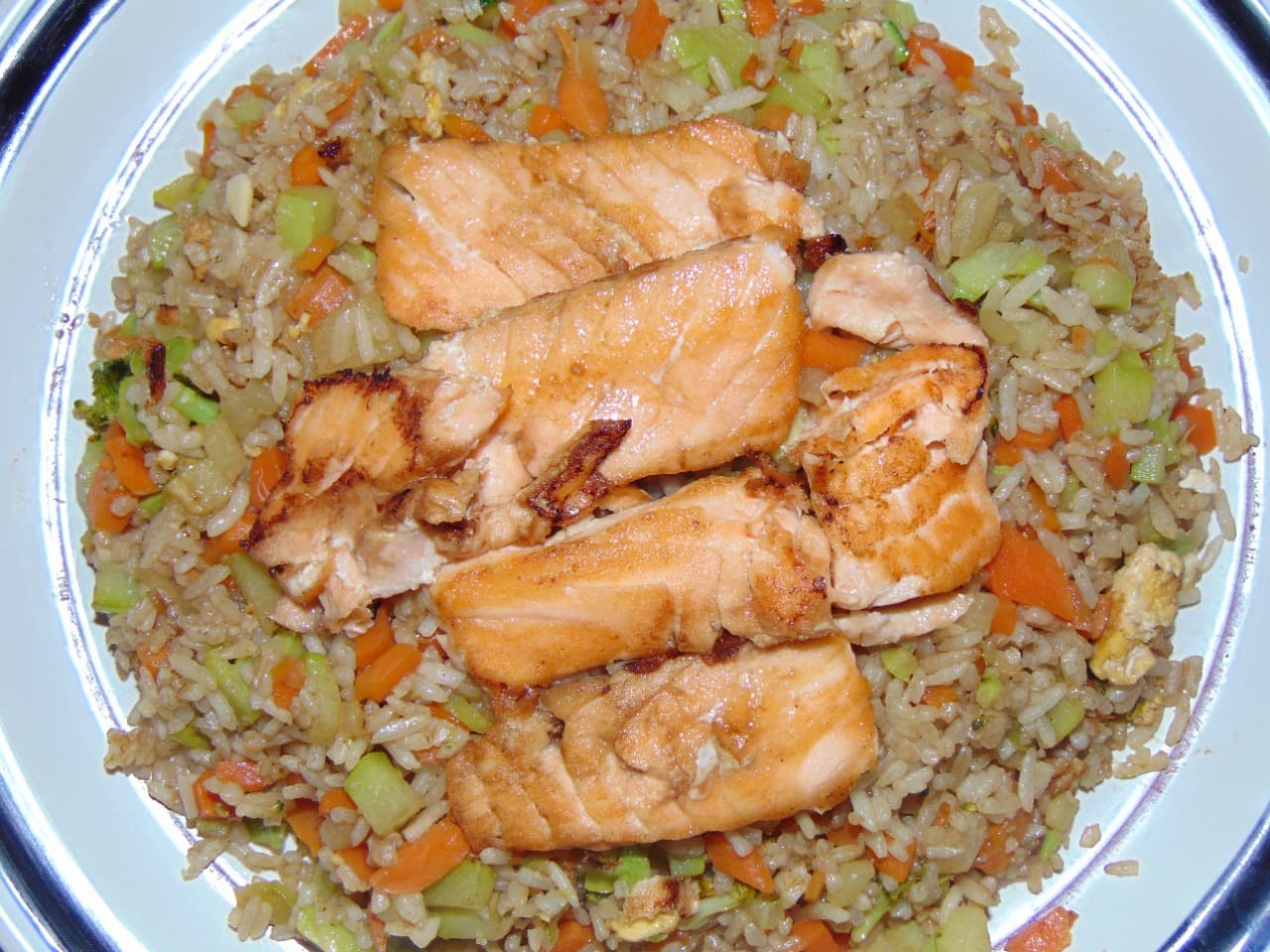Yakimeshi Salmón (Salmón Cocido)