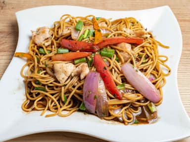 Tallarín Saltado de Pollo