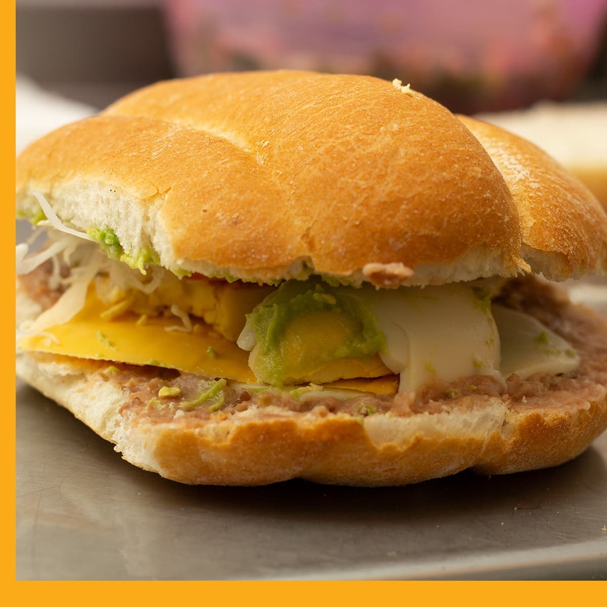 Huevo en Torta con Frijoles