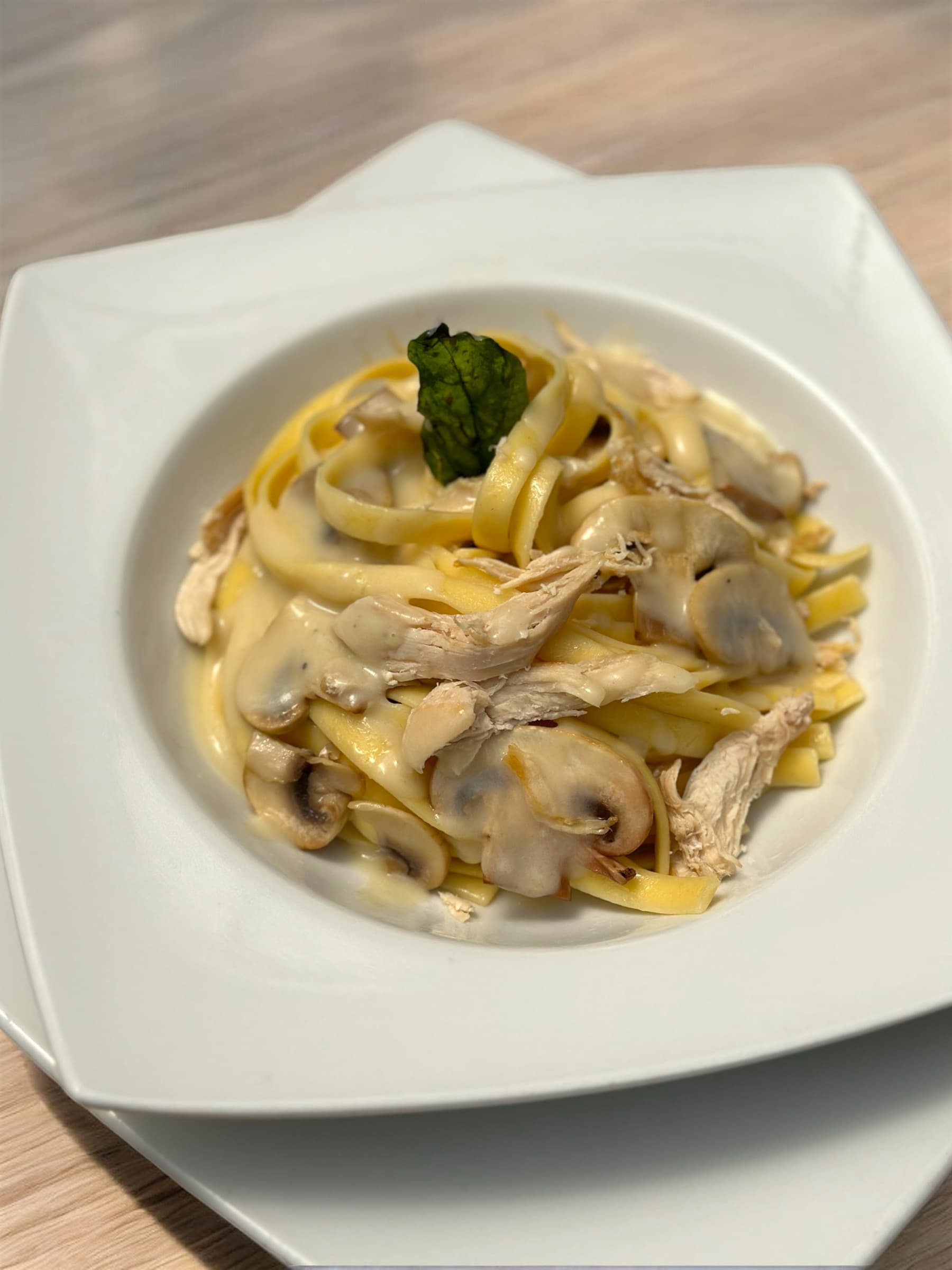 Spagetti Pollo Champiñón