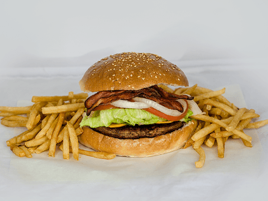 Hamburguesa con Tocino y Papas*