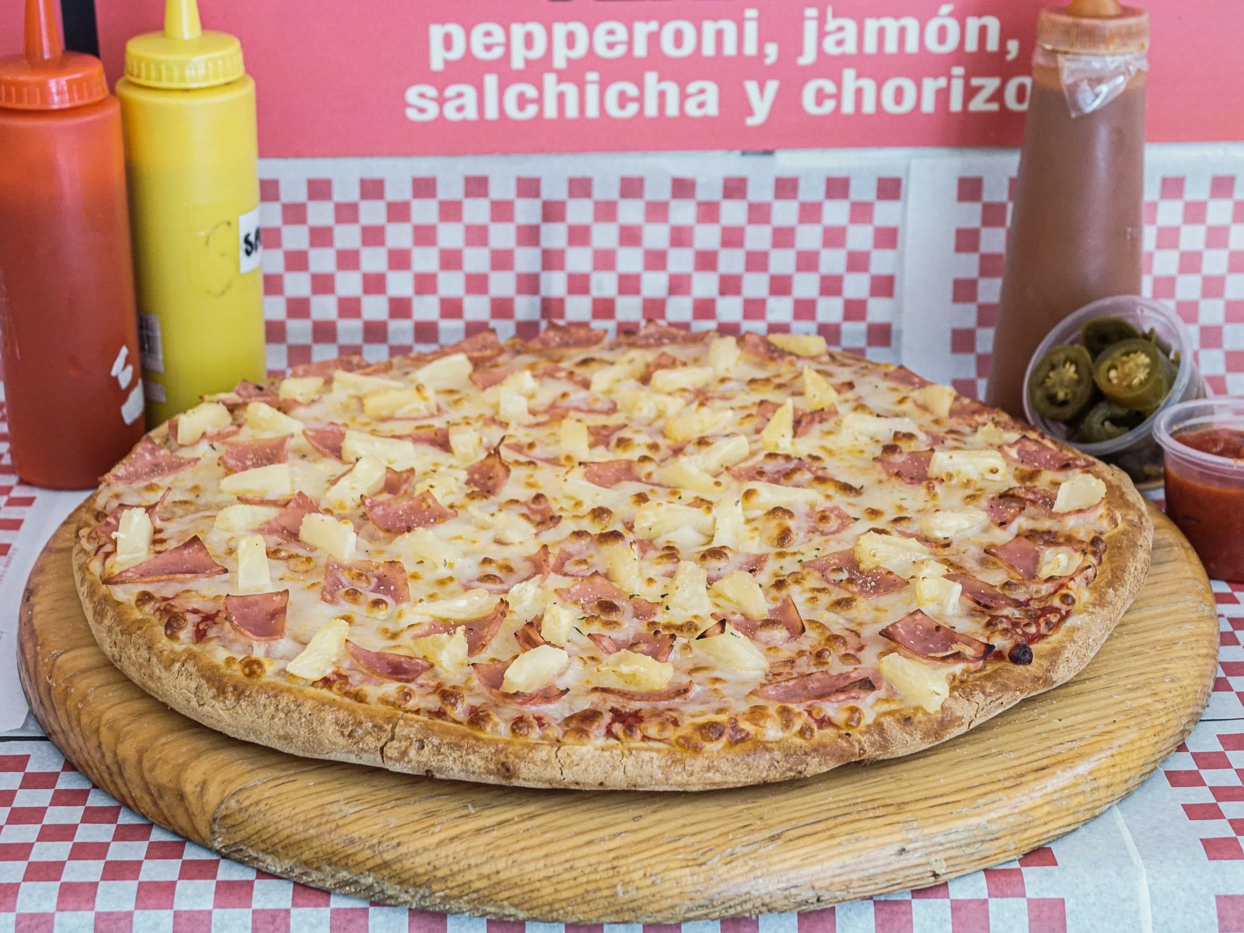 1 Pizza a Elegir (Hawaiana o Peperoni)