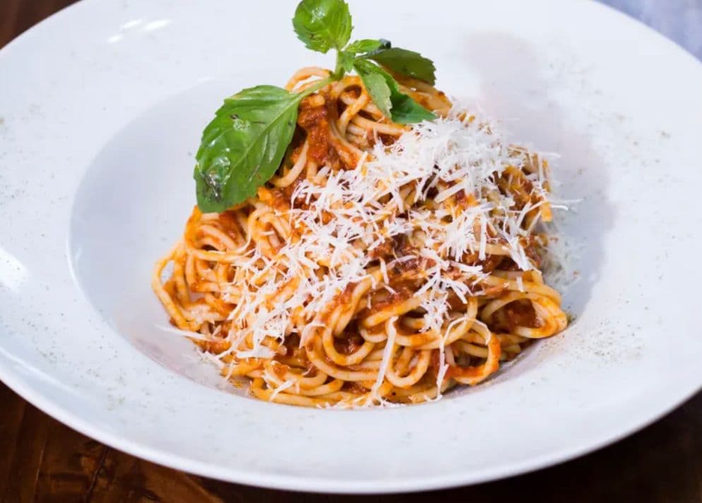 Tallarines a la Bolognesa  + Bebida + Alfajor