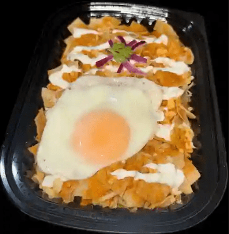 Chilaquiles Rojos con Huevo