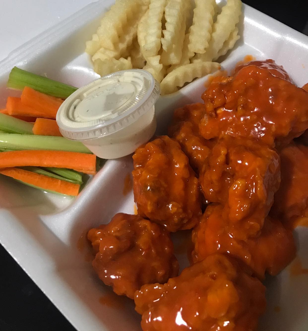 Boneless Blue Cheese Familiar con Papas