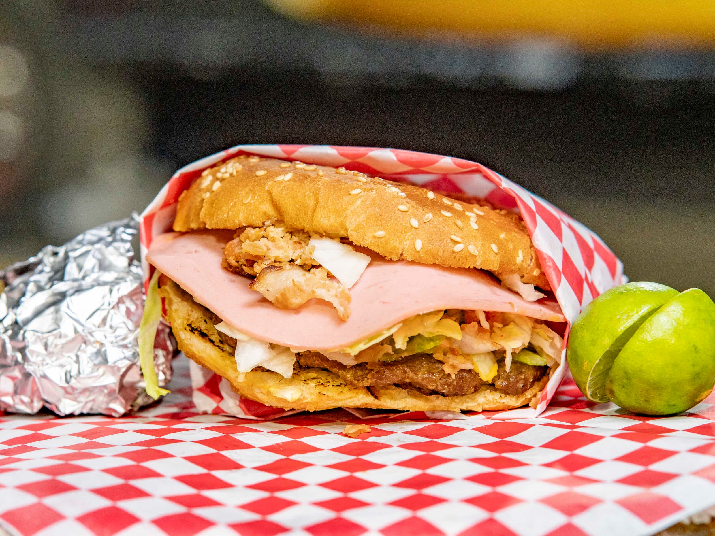 Hamburguesa con Jamón y Tocino
