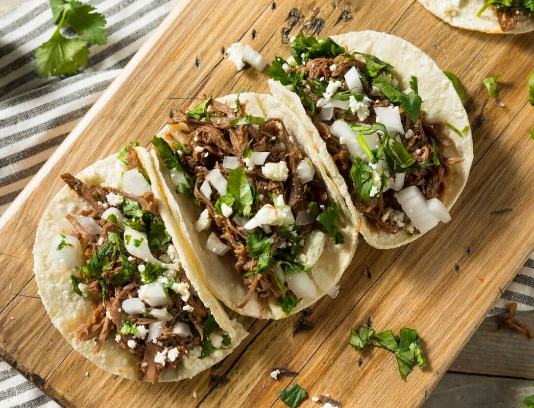 4 Tacos de Barbacoa y Refresco
