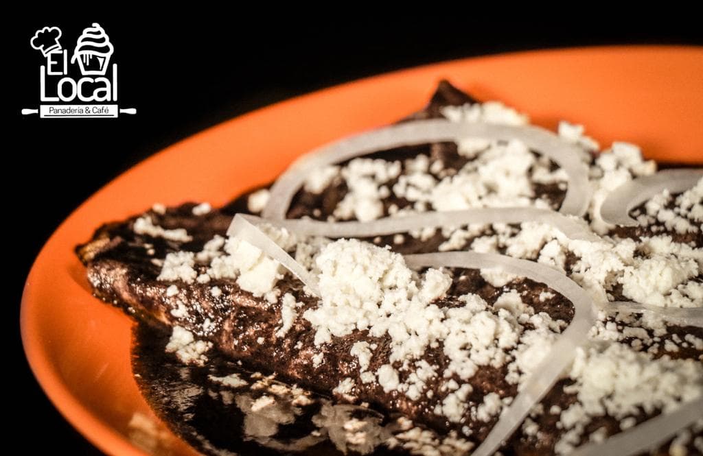 Enchiladas de Mole Coloradito °