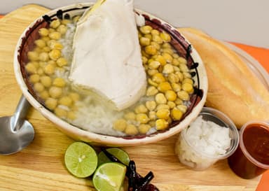 Caldo de Gallina con Media Pechuga