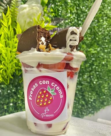 Fresas con CremaEspecial MedianaPingüinoVaso 12 oz