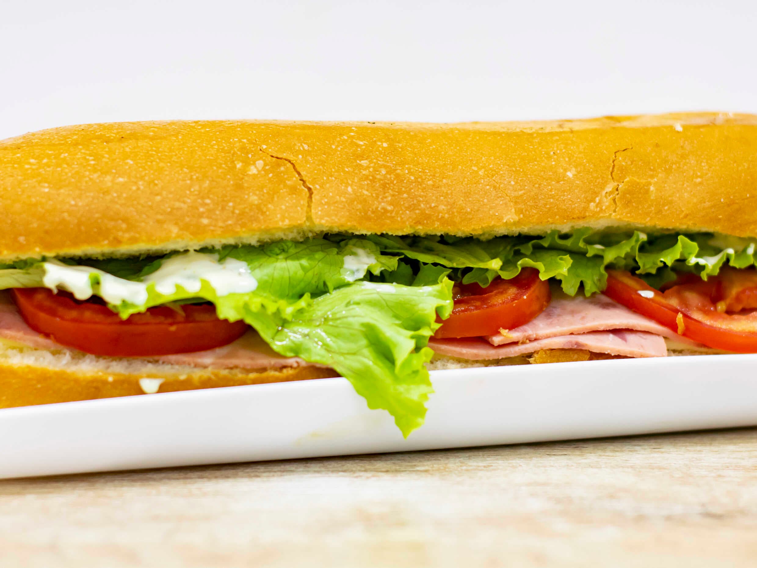 Sándwich Q Bano Jamón y Pollo