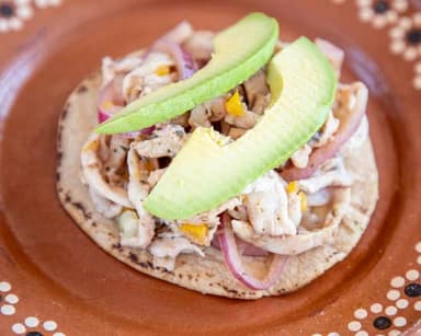 Tostada de Tiritas de Pescado