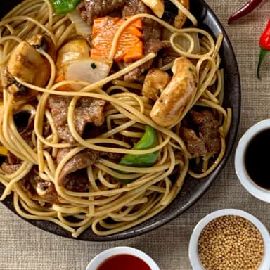 Pasta Oriental Con Carne
