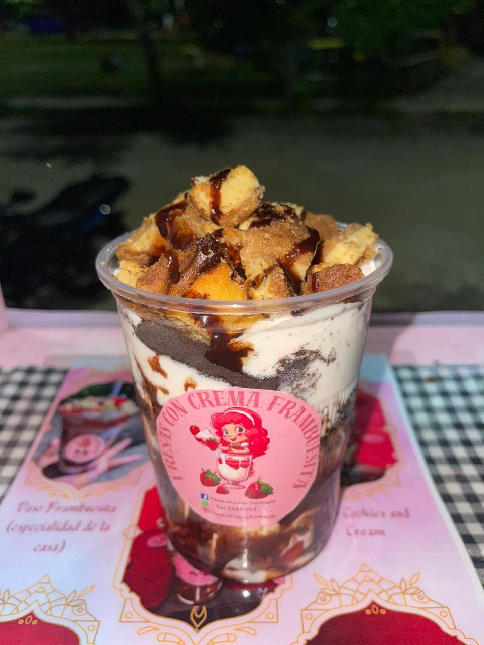 Fresas con Crema Premium Pequeño 10Oz