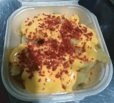 PAPAS CON QUESO Y TOCINO