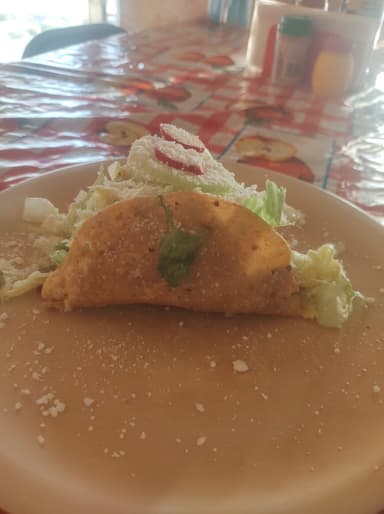 3 Tacos de Carne + Bebida.