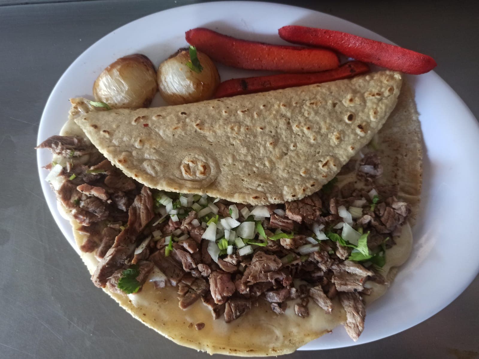 Combo Quesadilla Arrachera + Agua Fresca 1/2 Litro