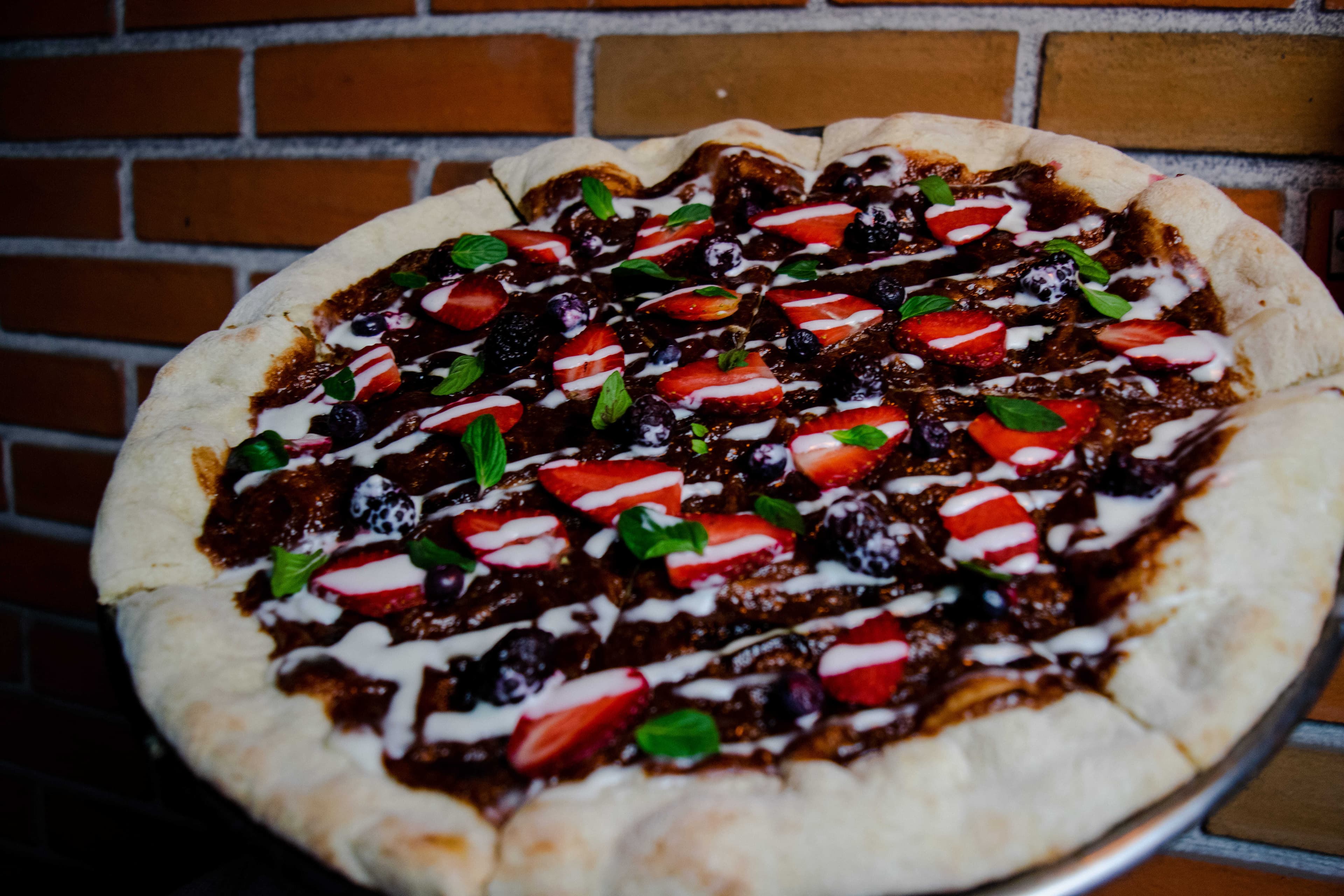 Pizza Nutella con Frutos Rojos