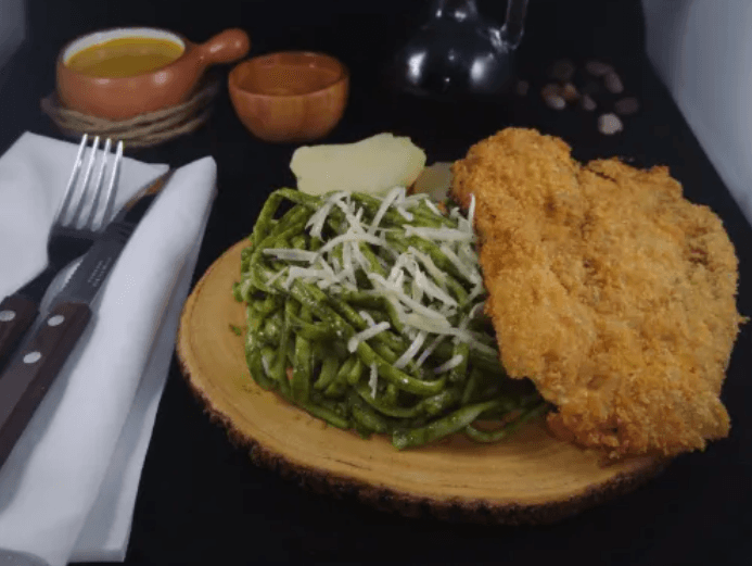 Tallarines Verdes con Milanesa + Entrada + Bebida