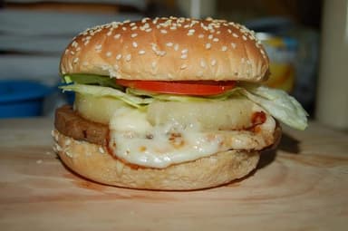 Hamburguesa Hawaiana + Papas Gratis