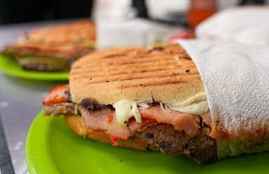 Torta Gigante Huevo, Pastor y Quesillo