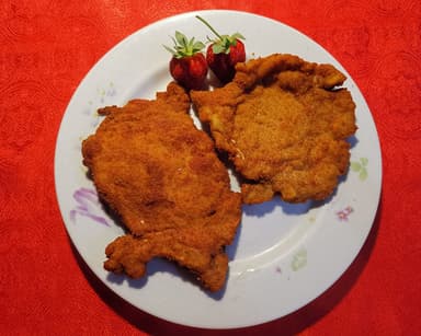 34 - Chuleta a la Milanesa con Ensalada y Papas