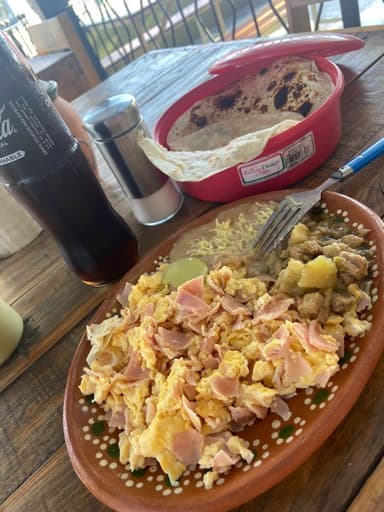 Huevos al Gusto y Café