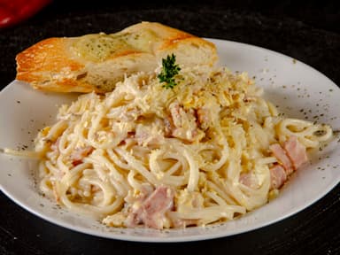 Pasta Carbonara + gaseosa 250ml