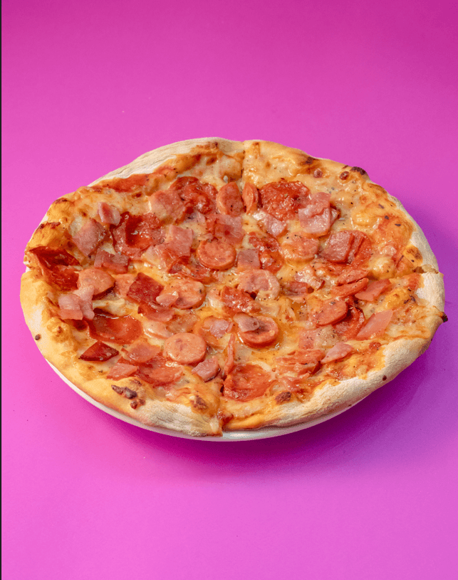 Pizza Tres Carnes.