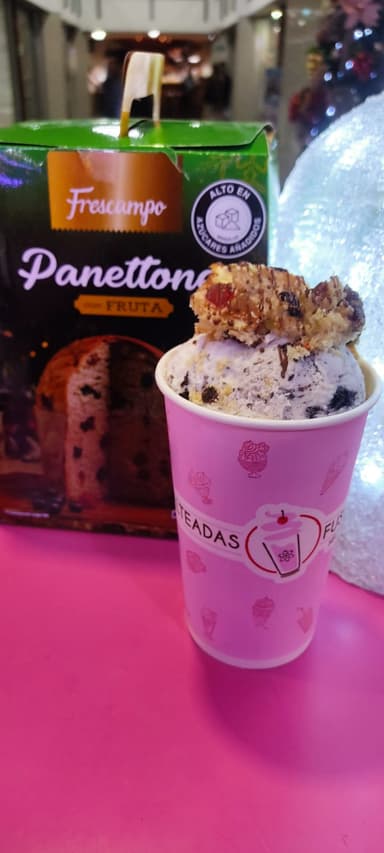 Malteada Extra Grande Panettone Navideño (22onz)