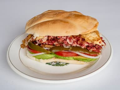 Torta Chica de Chorizo con Huevo