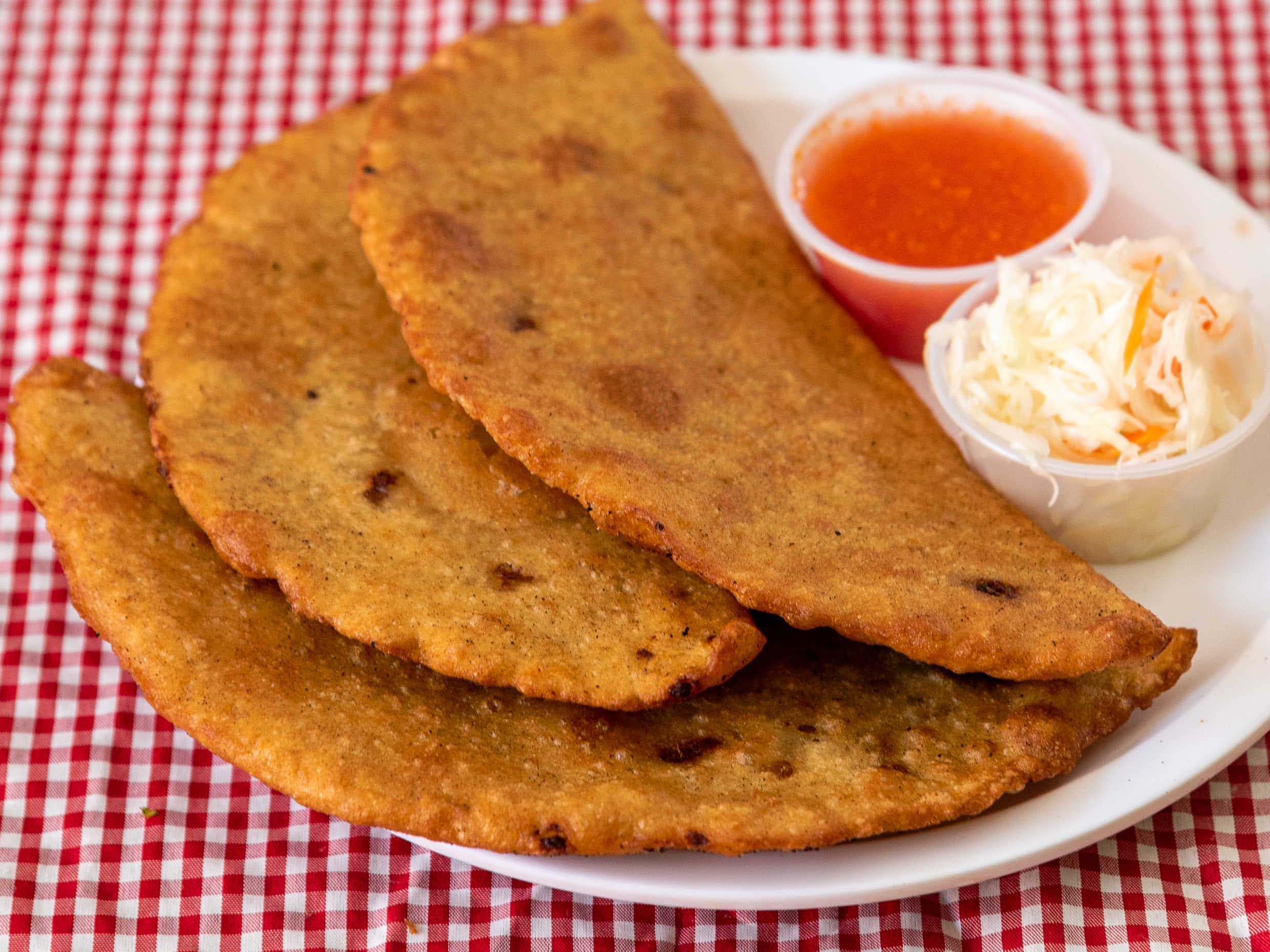 Dos empanadas clásicas.
