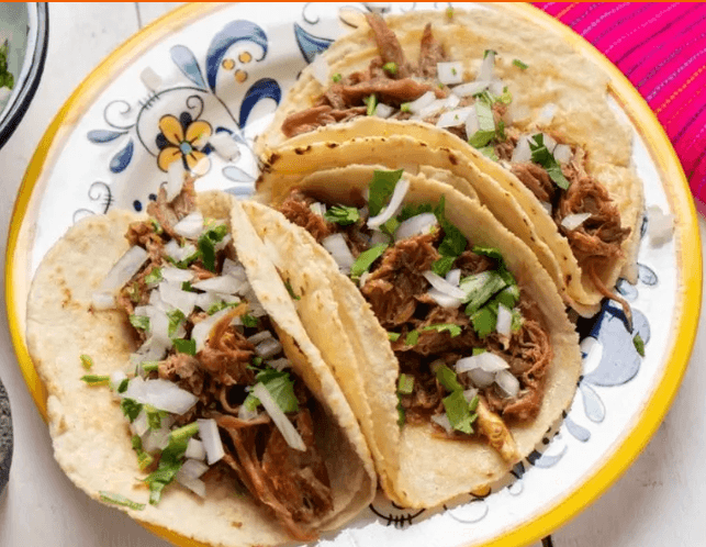 3 Tacos de Birria con Consome