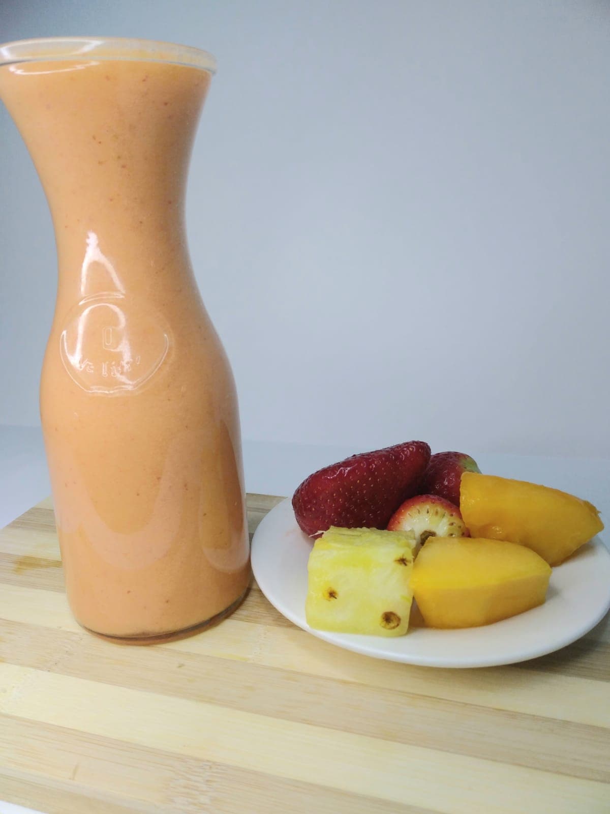 Jugo de Papaya con Piña y Fresa