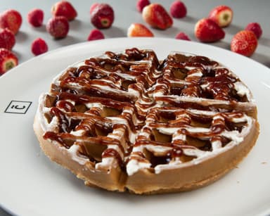 Waffle Mermelada de Zarzamora y Queso Crema