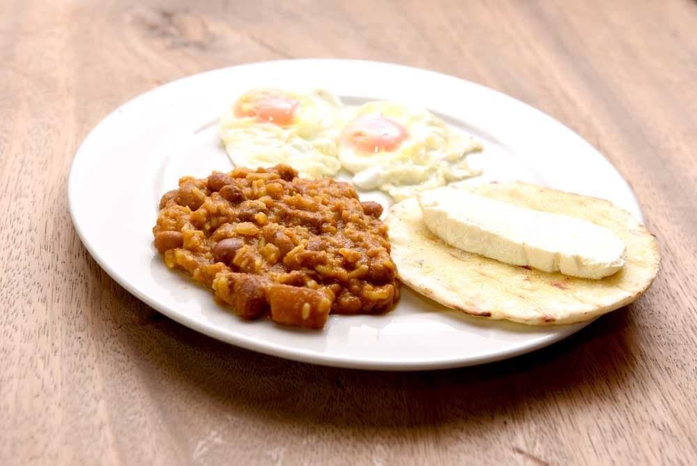 Calentado con Huevo Fritos