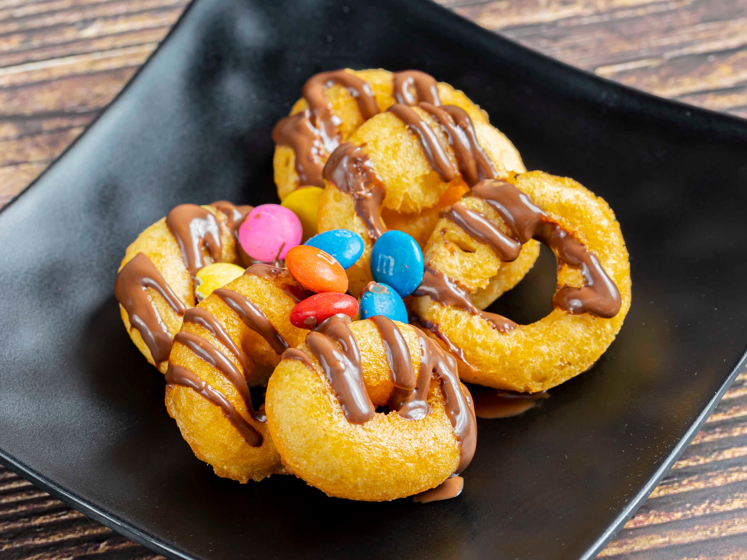 Docena de Donas con Chocolate y M&M