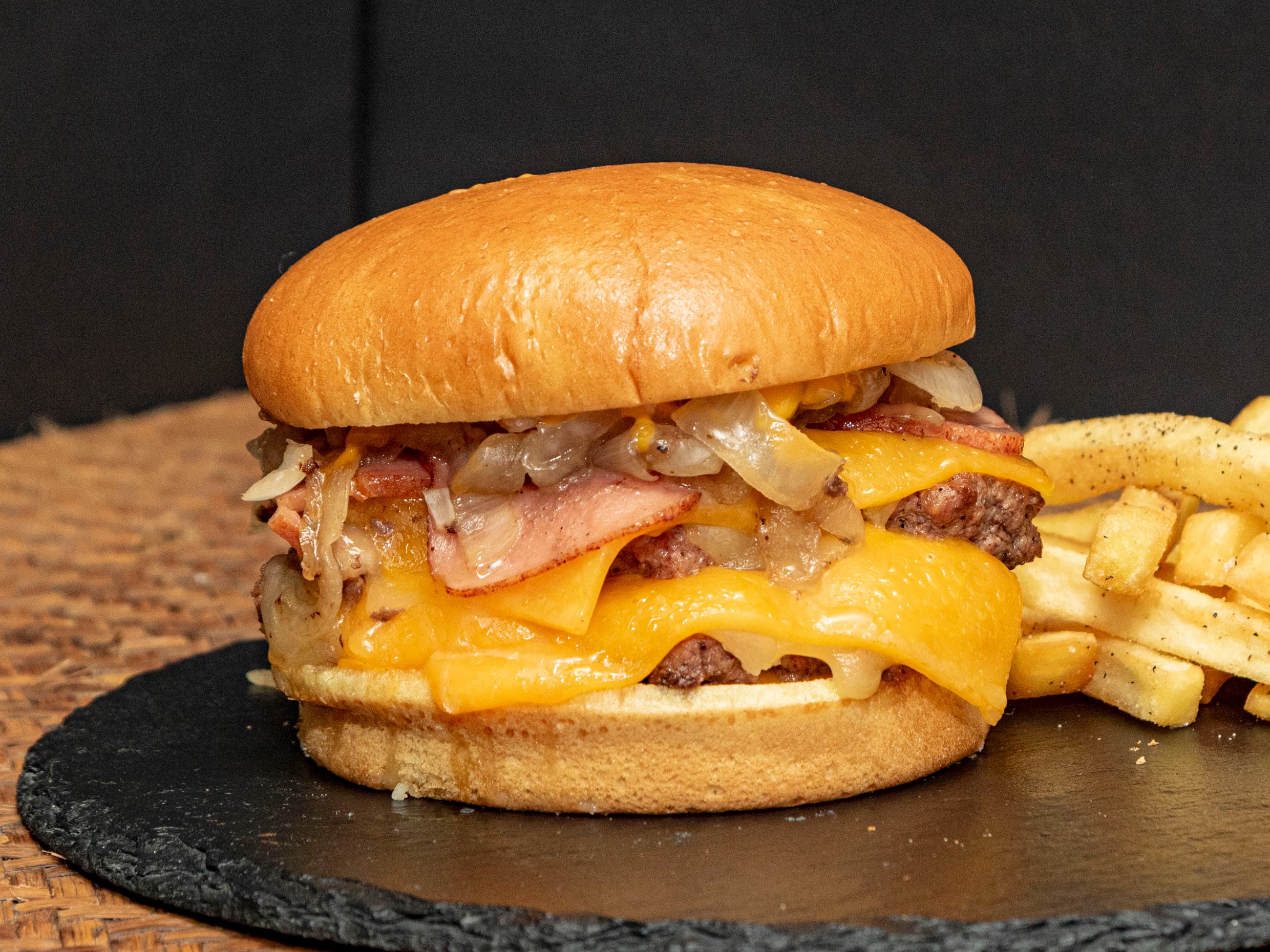 Bacon Cheese con Papas Fritas