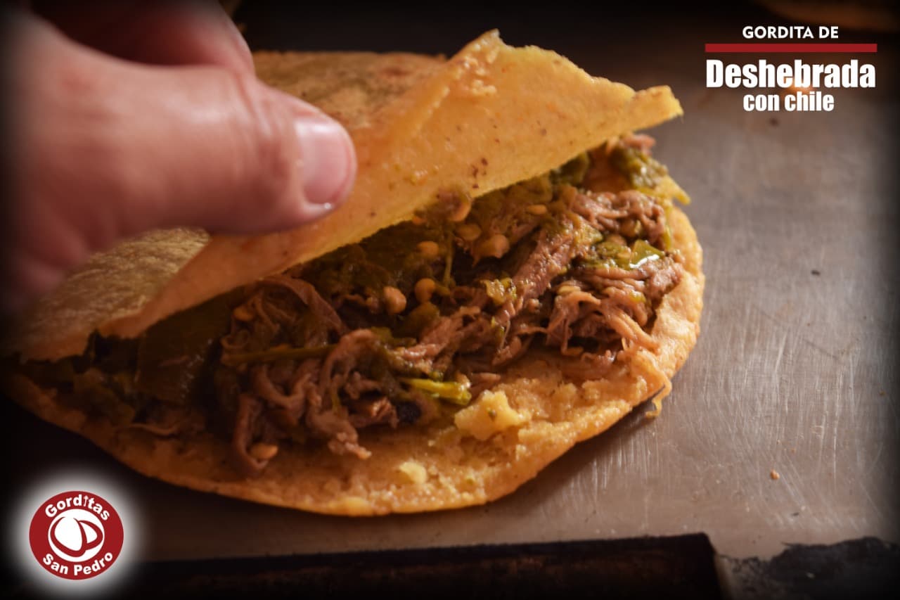 Gordita de Huevo con Deshebrada tipo machaca