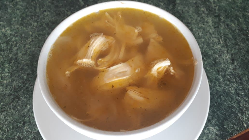 Caldo con Muslo