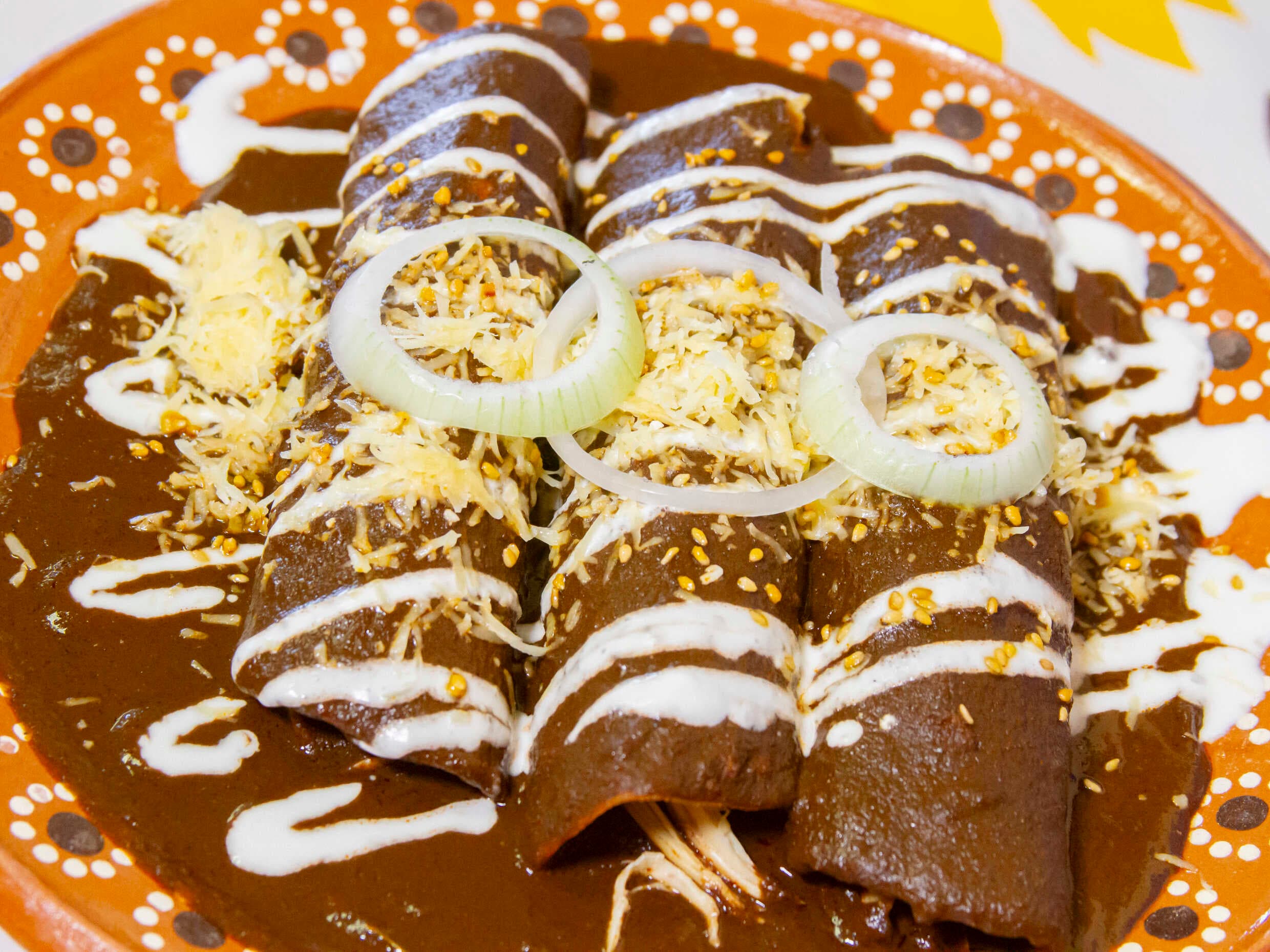 Enmoladas Rellenas de Pollo