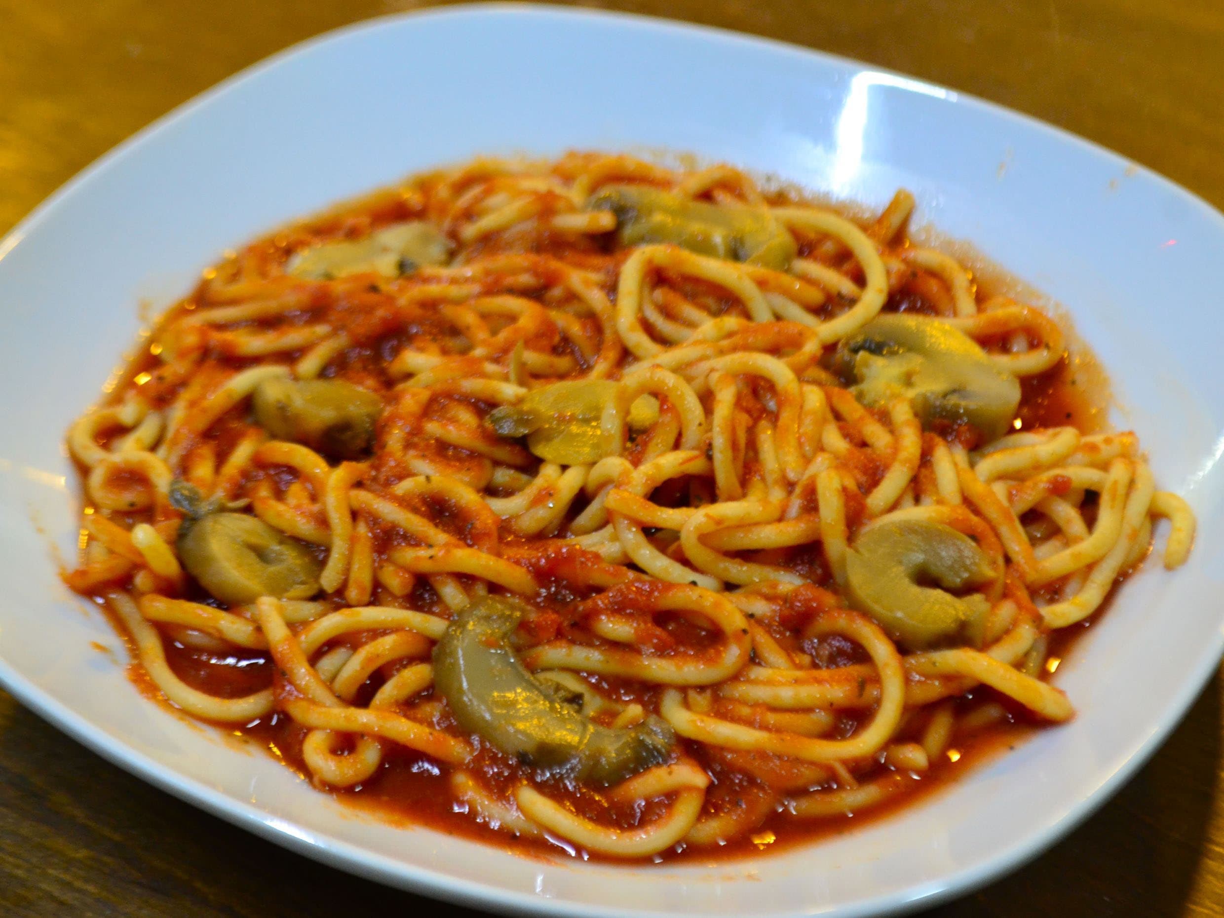 Espagueti con Tomate y Champiñones